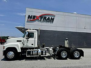2016 Mack Pinnacle CHU613 - Day Cab