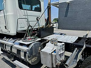 2016 Mack Pinnacle CHU613 - Day Cab
