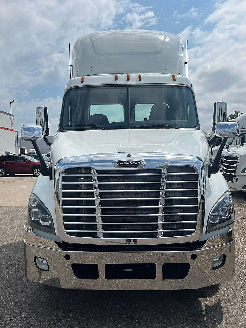 2017 Freightliner CASCADIA 113
