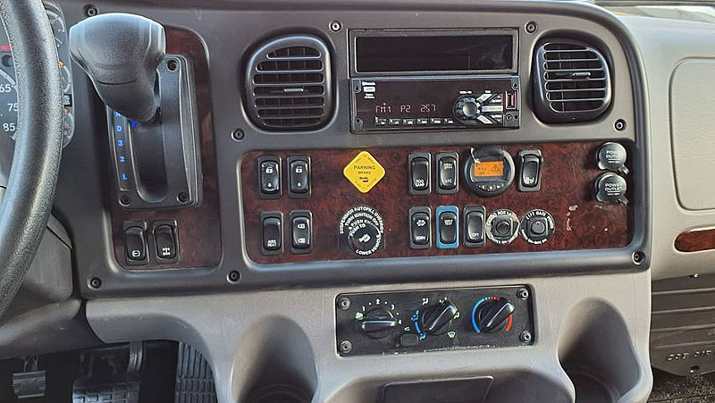2021 Freightliner M2 106