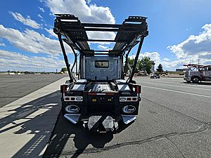 2017 Peterbilt 389 - Sleeper Truck