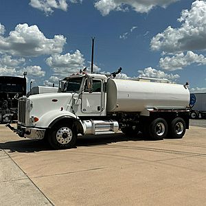 2016 Peterbilt 367 - Water Truck