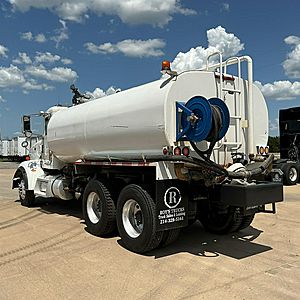 2016 Peterbilt 367 - Water Truck