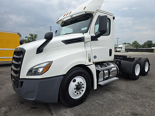 2020 Freightliner Cascadia 126 - Daycab