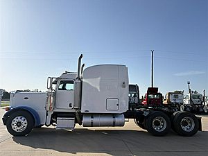 2005 Peterbilt 379 - Sleeper Truck