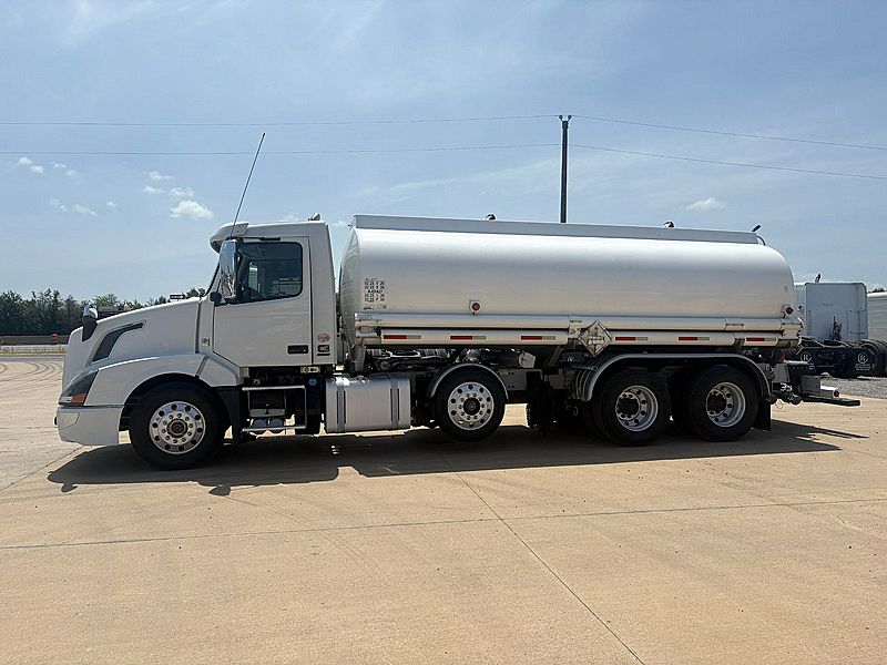 2016 Volvo VNL