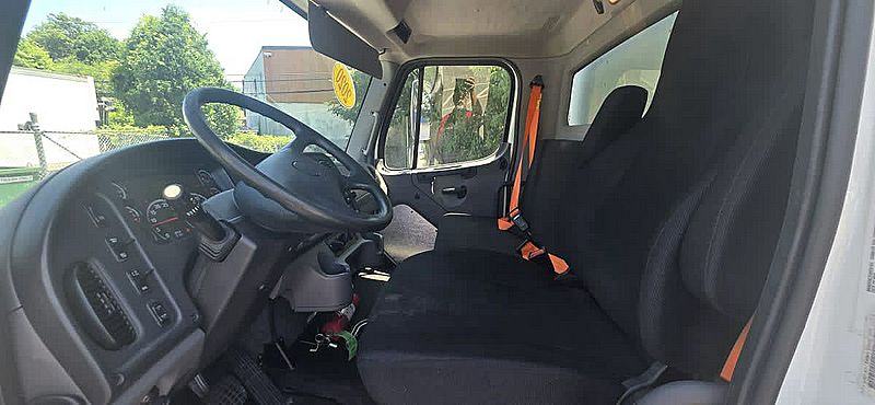 2020 Freightliner M2 106