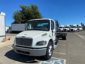 2019 Freightliner M2 106 - Box Van