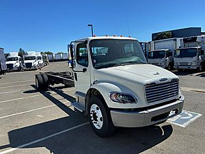 2019 Freightliner M2 106 - Box Van