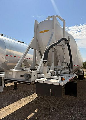 2004 J&L 1600 - Pneumatic | Dry Bulk Trailers