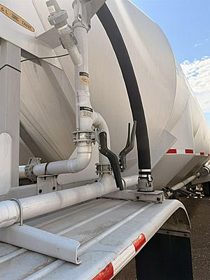 2004 J&L 1600 - Pneumatic | Dry Bulk Trailers