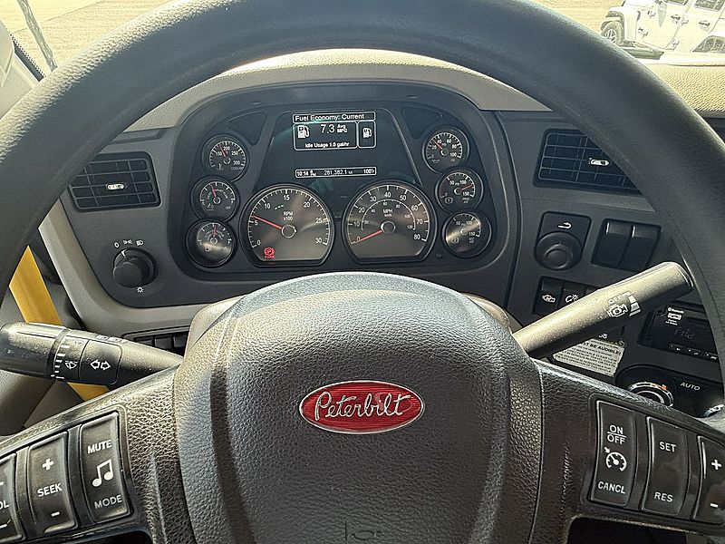 2020 Peterbilt 567