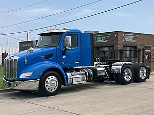 2017 Peterbilt 579 - Daycab