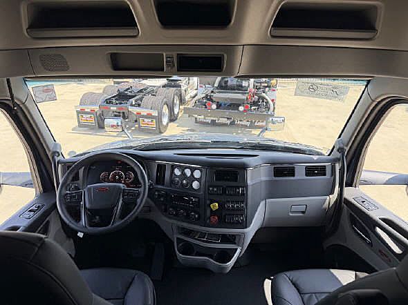 2027 Peterbilt 579