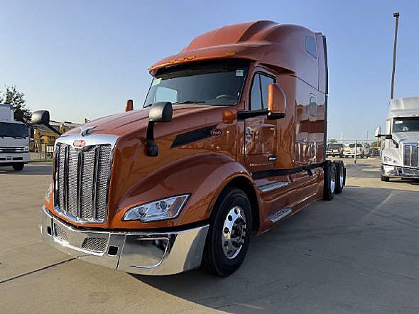 2027 Peterbilt 579