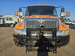 2004 International DuraStar 4300 - Day Cab