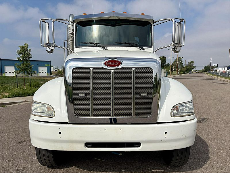 2018 Peterbilt 337