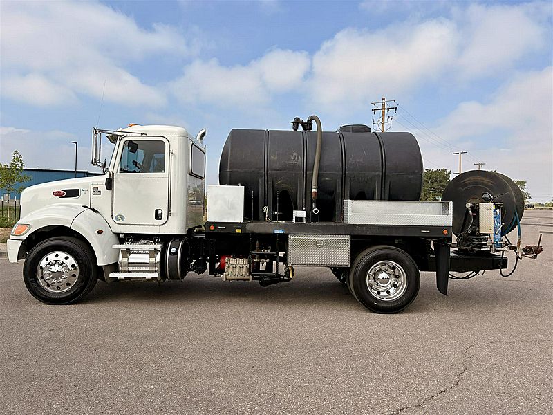 2018 Peterbilt 337