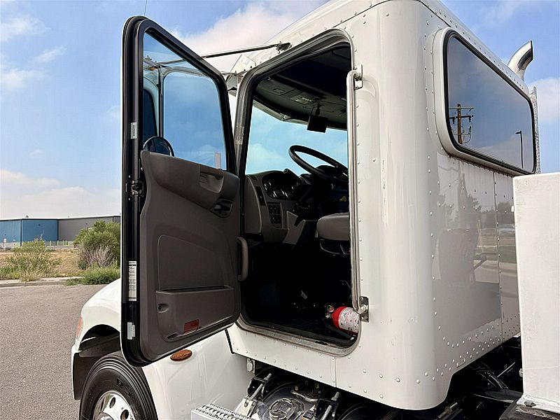 2018 Peterbilt 337
