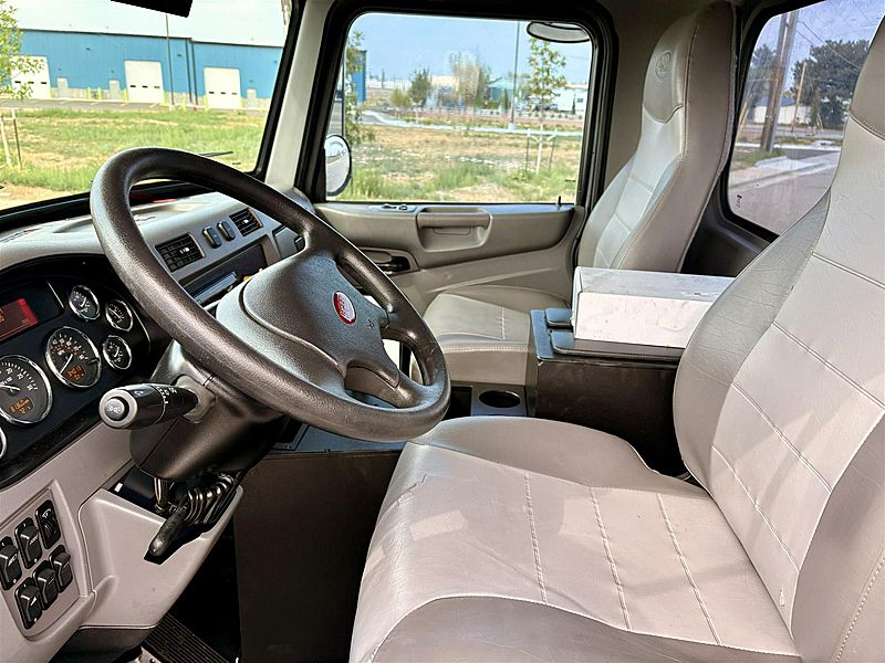 2018 Peterbilt 337