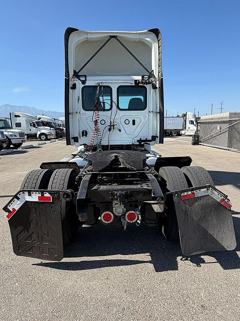 2019 Freightliner CASCADIA 113