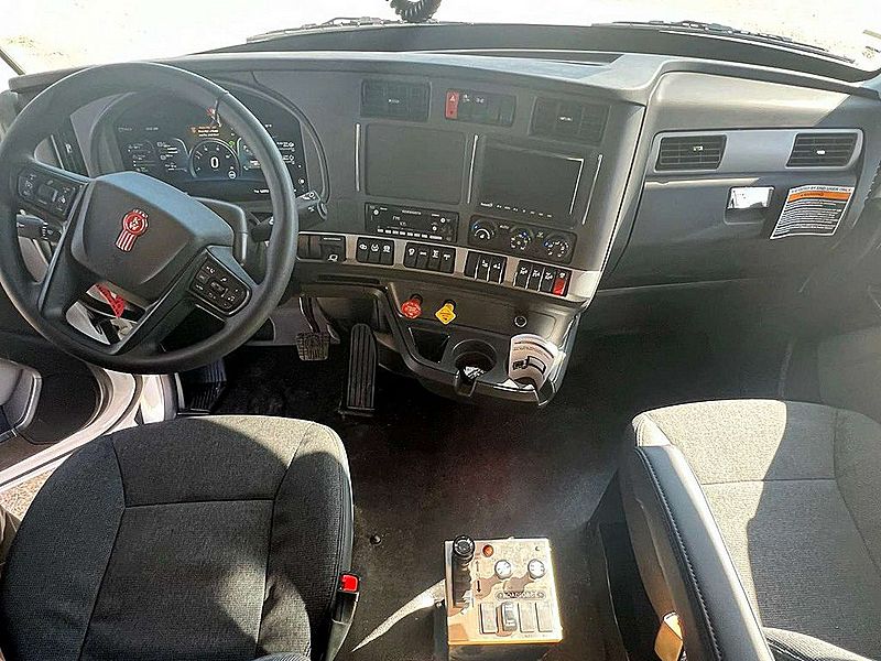 2027 Kenworth T880