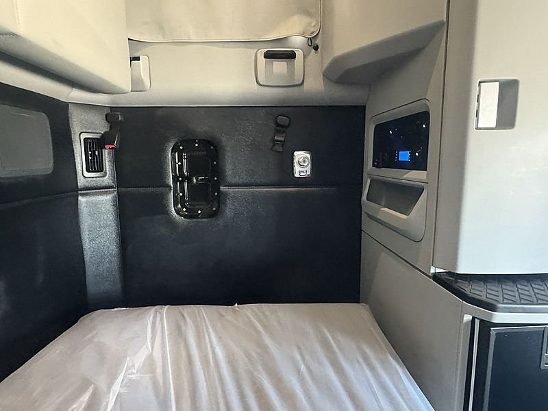 2024 Kenworth T680