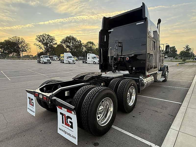 2022 Peterbilt 389