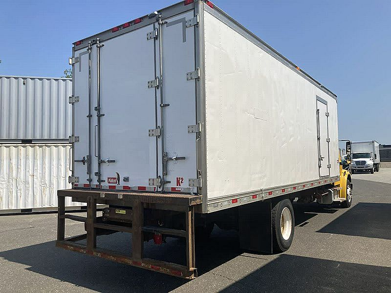 2021 Freightliner M2 106