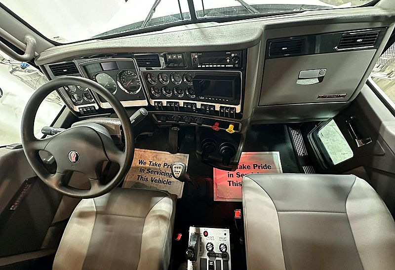 2027 Kenworth W900