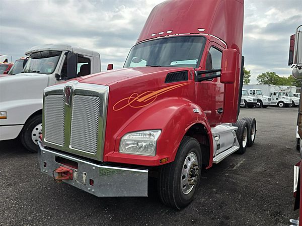 2017 Kenworth T880 - Daycab