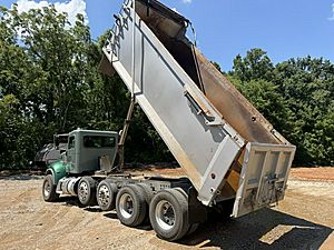 2017 Peterbilt 348 - Dump Truck