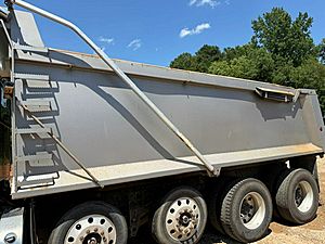 2017 Peterbilt 348