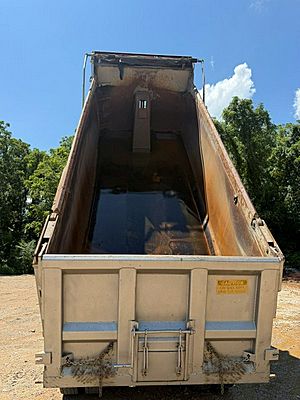 2017 Peterbilt 348