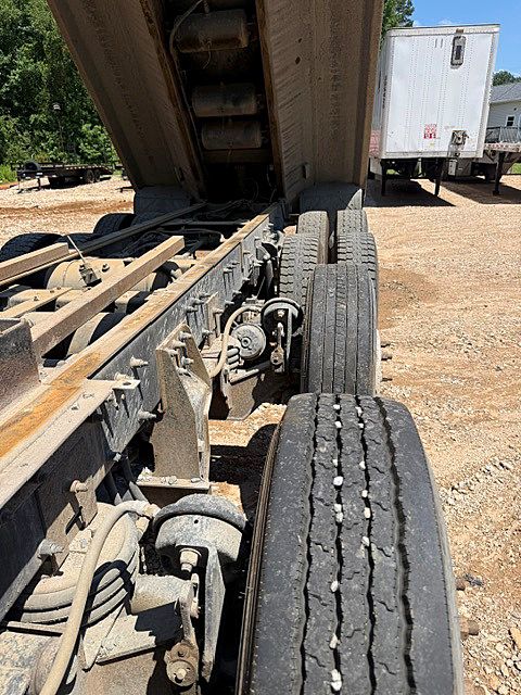 2017 Peterbilt 348