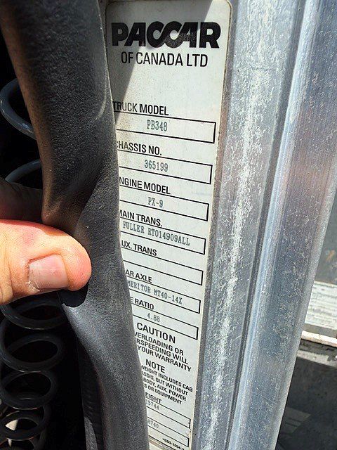 2017 Peterbilt 348