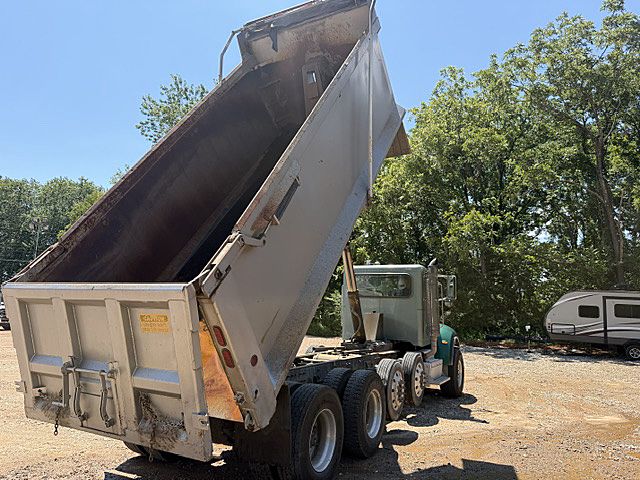 2017 Peterbilt 348