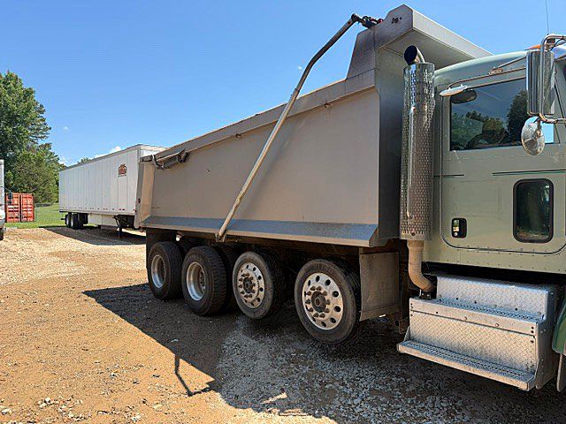 2017 Peterbilt 348