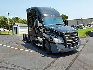2023 Freightliner Cascadia - Sleeper Truck