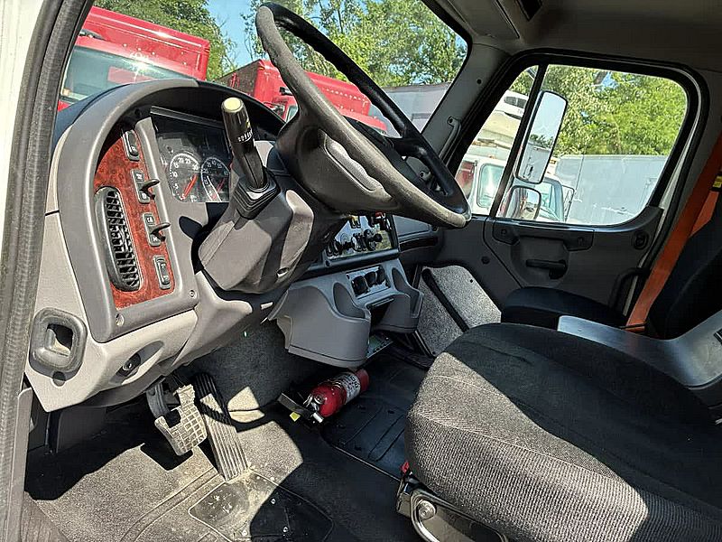 2019 Freightliner M2 106