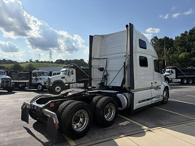 2023 Volvo VNL 860