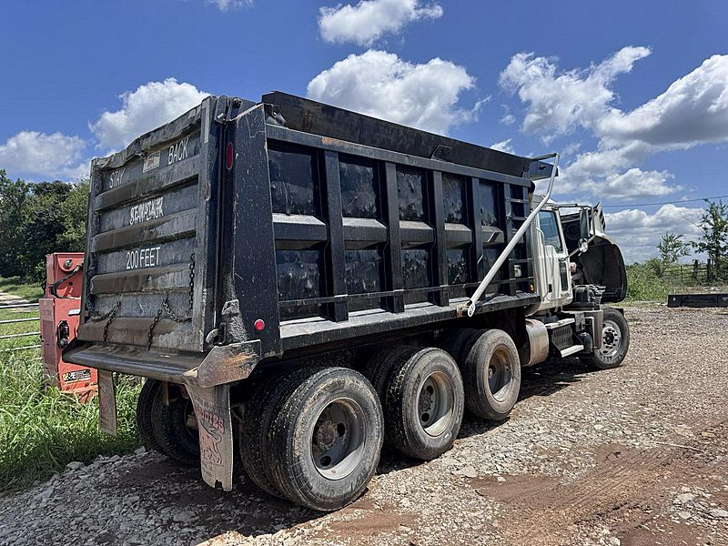 2016 Mack Granite