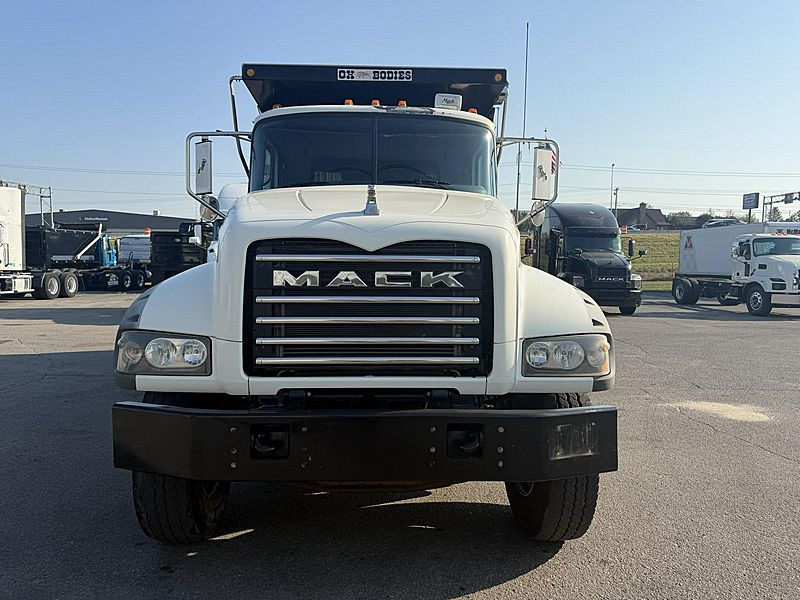 2016 Mack Granite