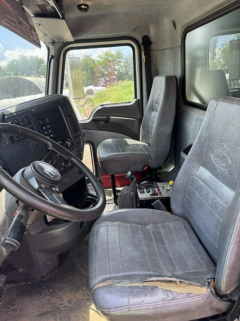 2016 Mack Granite