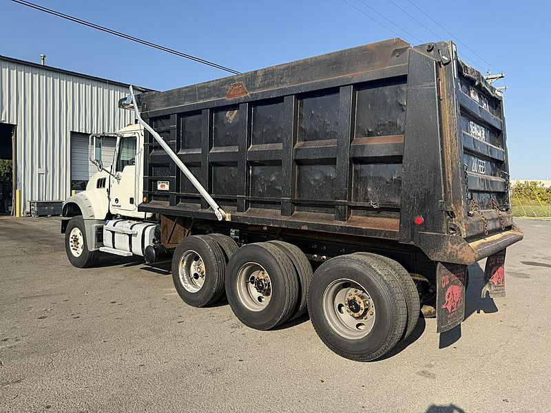 2016 Mack Granite