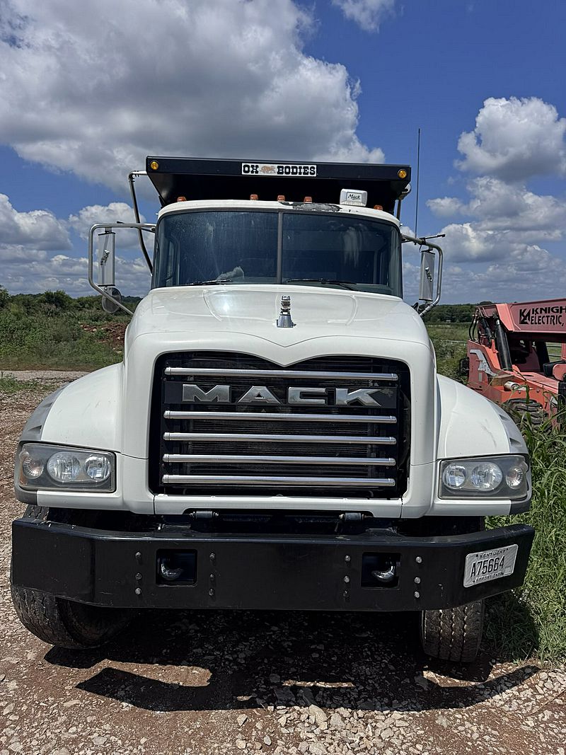 2016 Mack Granite