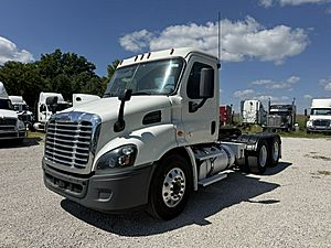 2020 Freightliner CA113DC - Daycab