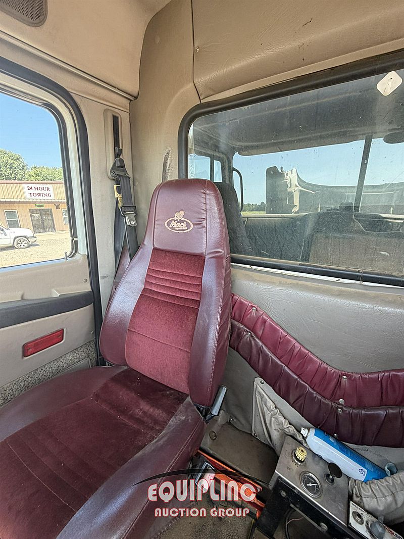 2003 Mack CX613