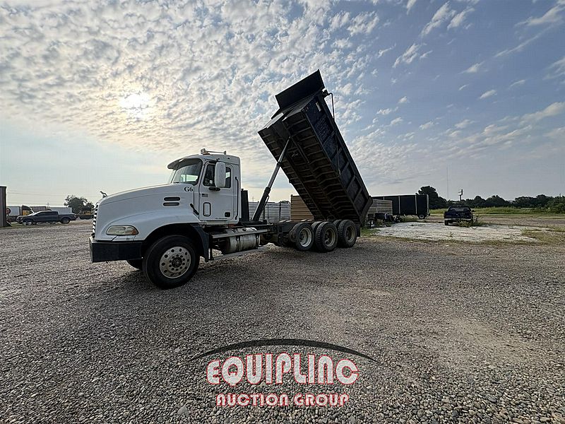 2003 Mack CX613