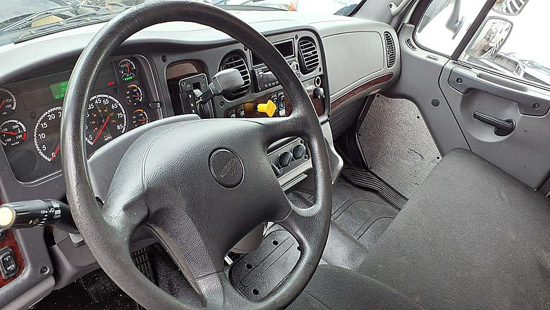 2018 Freightliner M2 106